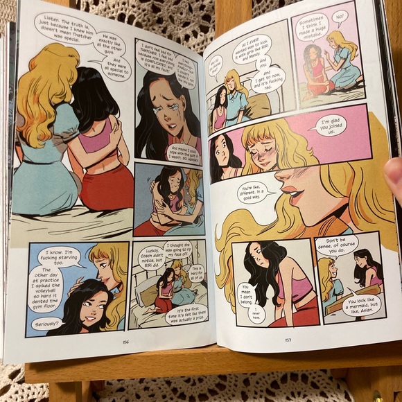 Squad Graphic Novel - Young Adult, Werewolf, Horror, LGBT, High School, Female - Picture 13 of 16